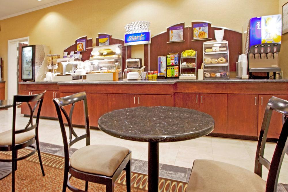 Holiday Inn Express & Suites Columbus At Northlake By Ihg Екстер'єр фото