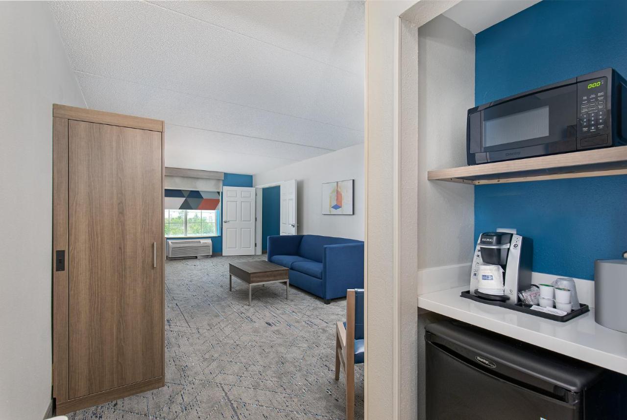 Holiday Inn Express & Suites Columbus At Northlake By Ihg Екстер'єр фото