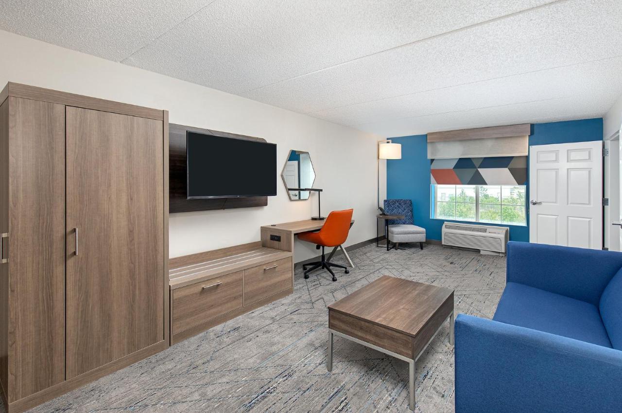 Holiday Inn Express & Suites Columbus At Northlake By Ihg Екстер'єр фото