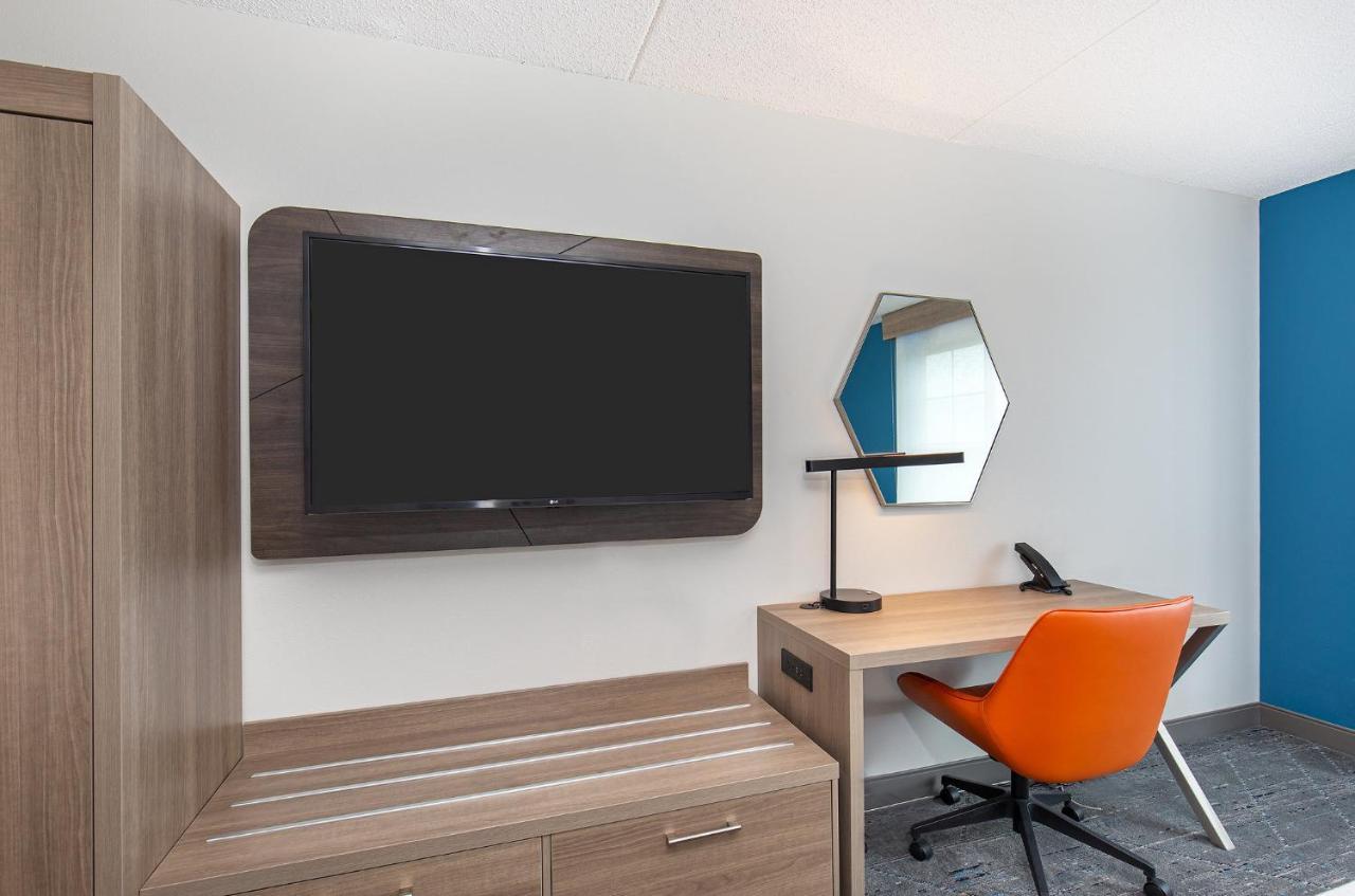Holiday Inn Express & Suites Columbus At Northlake By Ihg Екстер'єр фото