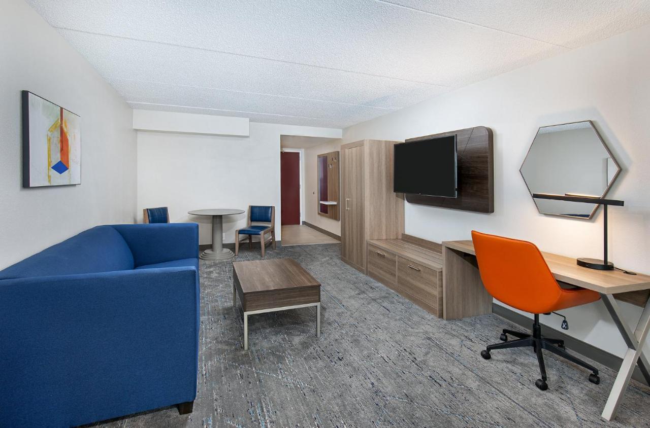Holiday Inn Express & Suites Columbus At Northlake By Ihg Екстер'єр фото