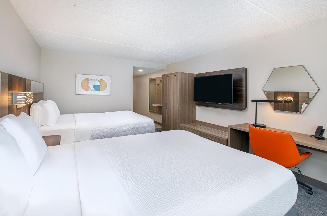 Holiday Inn Express & Suites Columbus At Northlake By Ihg Екстер'єр фото