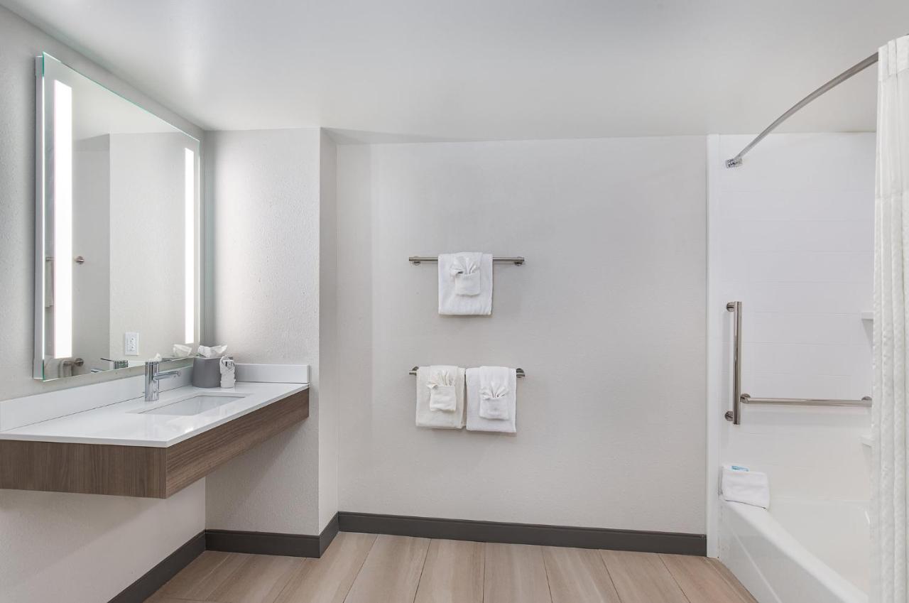 Holiday Inn Express & Suites Columbus At Northlake By Ihg Екстер'єр фото