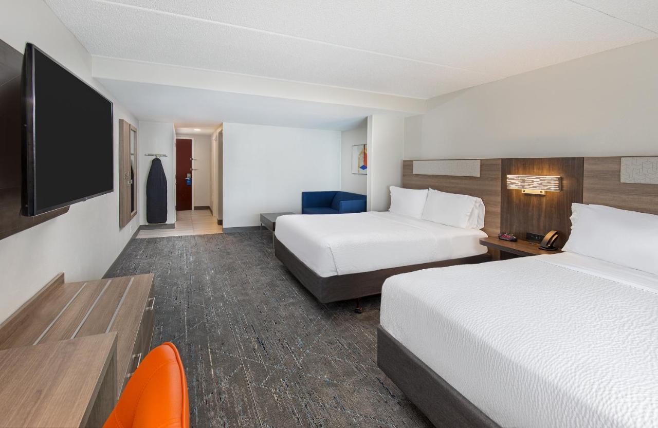 Holiday Inn Express & Suites Columbus At Northlake By Ihg Екстер'єр фото