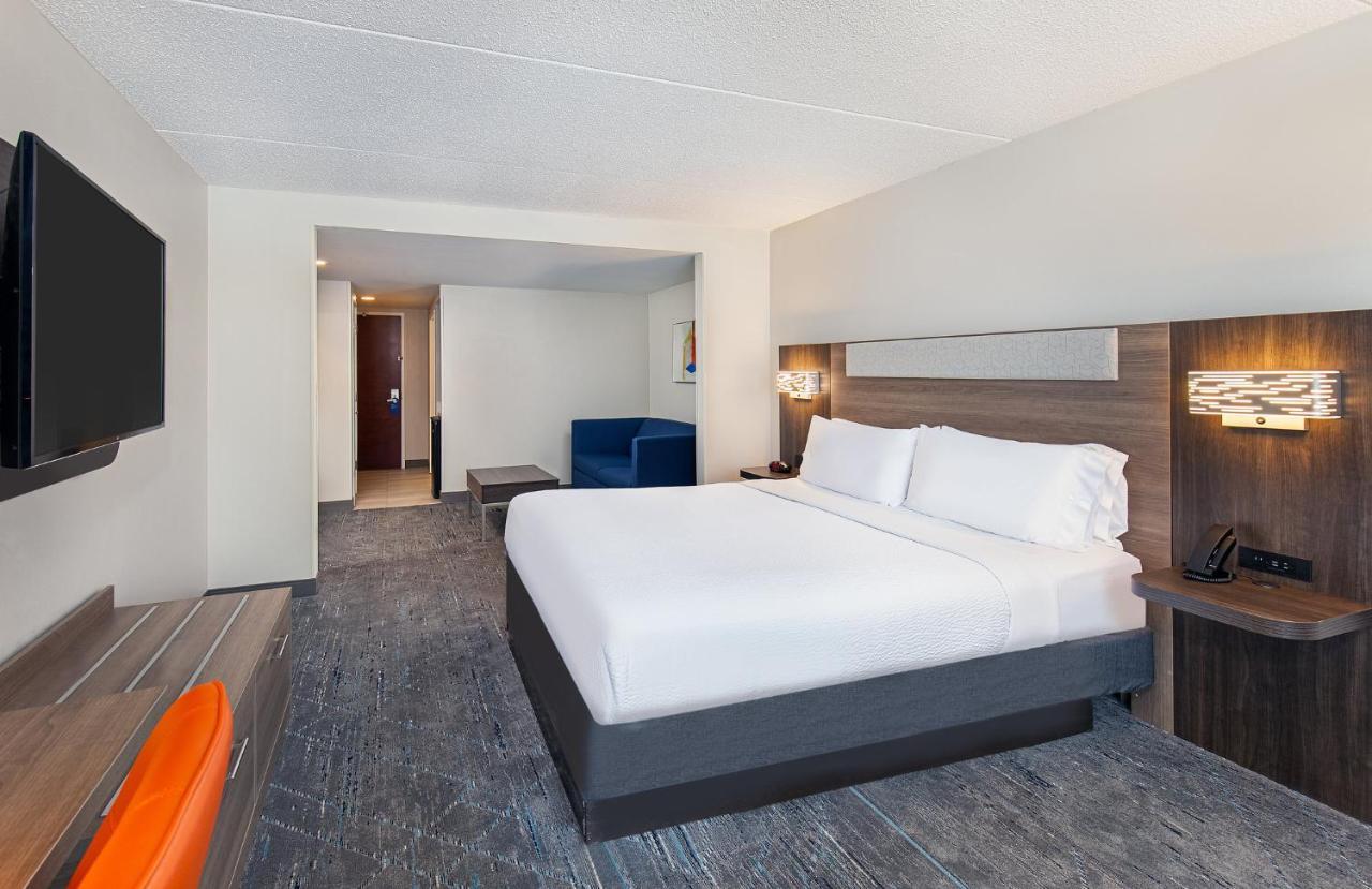 Holiday Inn Express & Suites Columbus At Northlake By Ihg Екстер'єр фото