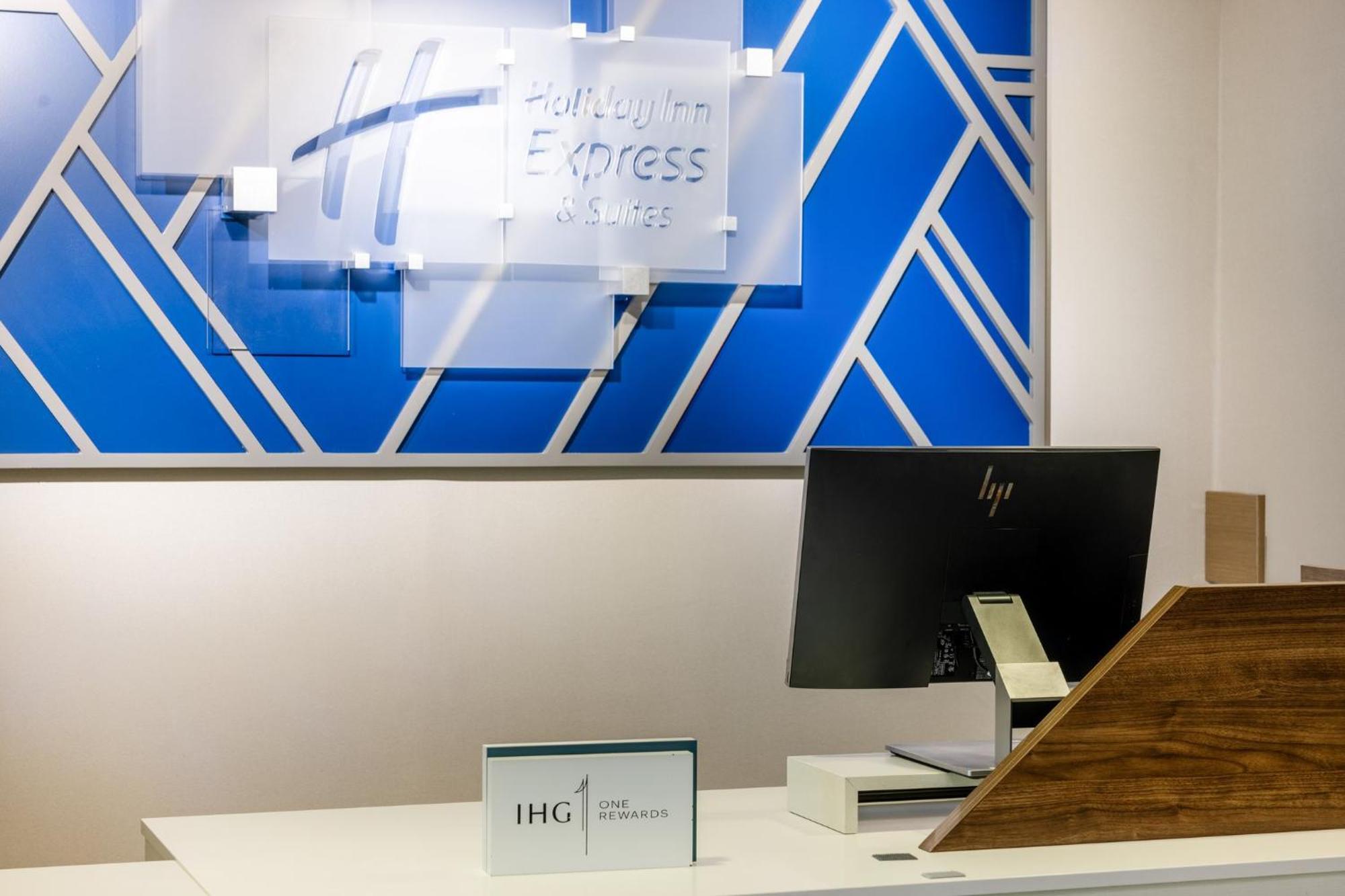 Holiday Inn Express & Suites Columbus At Northlake By Ihg Екстер'єр фото