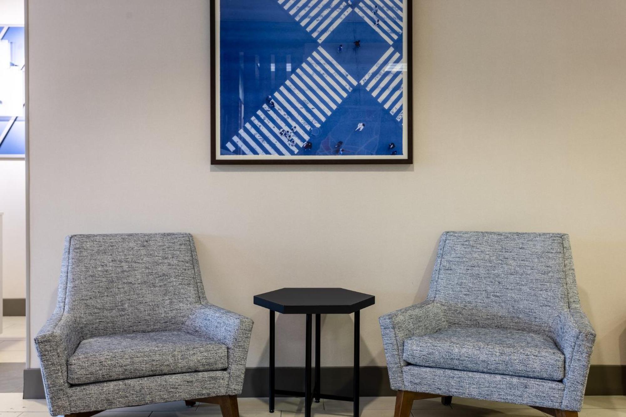 Holiday Inn Express & Suites Columbus At Northlake By Ihg Екстер'єр фото