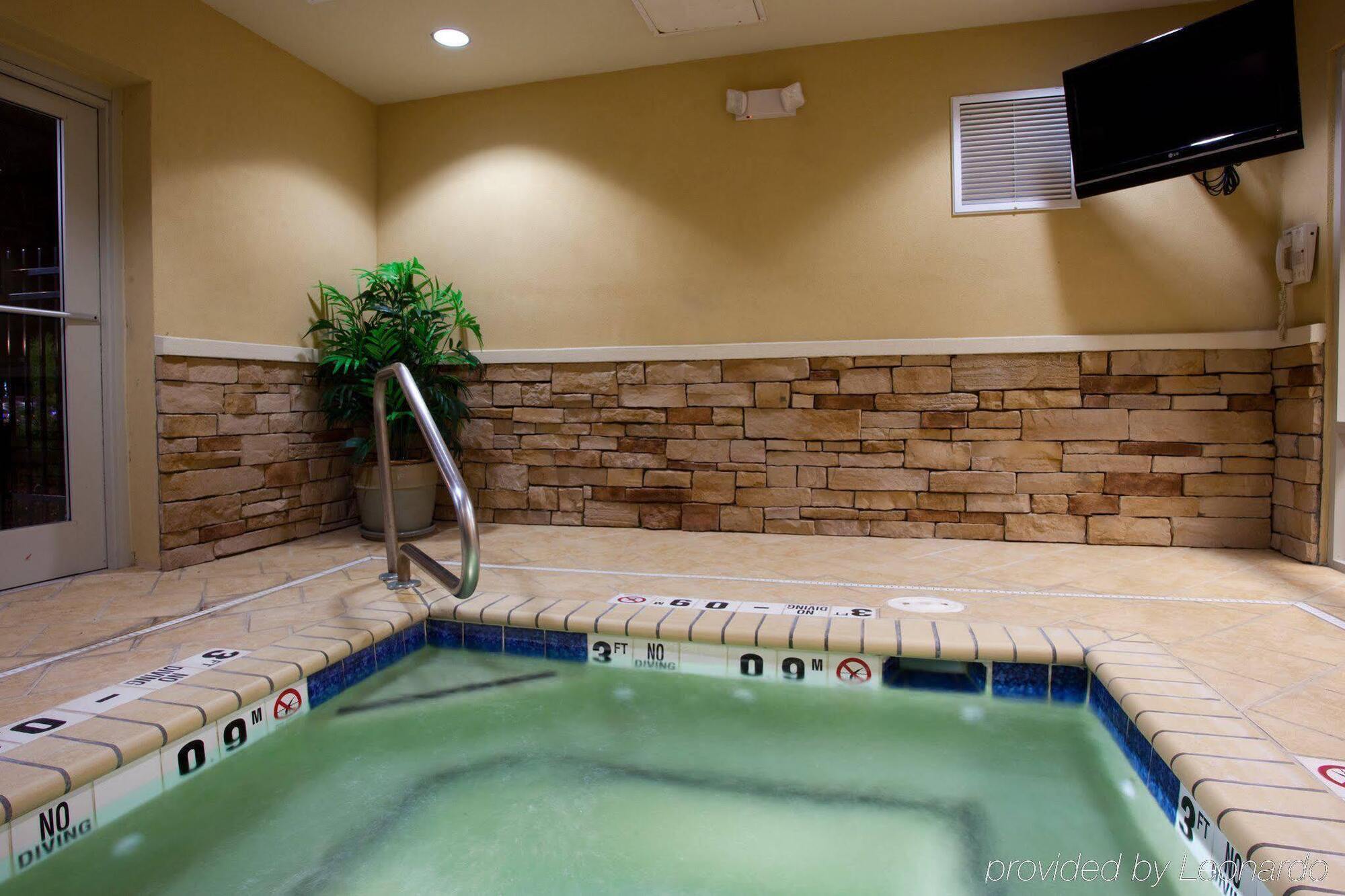 Holiday Inn Express & Suites Columbus At Northlake By Ihg Екстер'єр фото